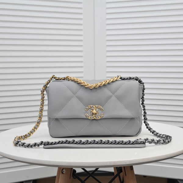 シャネルバッグ正面デザイン